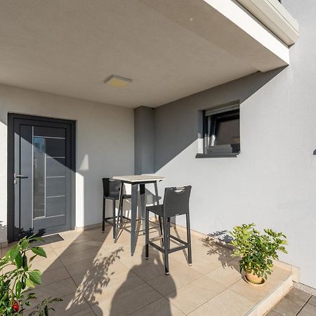 Apartment Lunne Новиград Екстериор снимка