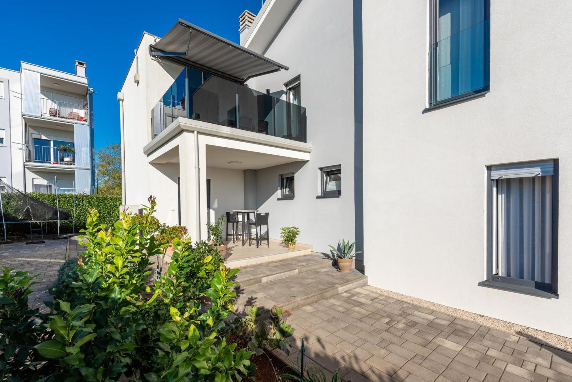 Apartment Lunne Новиград Екстериор снимка