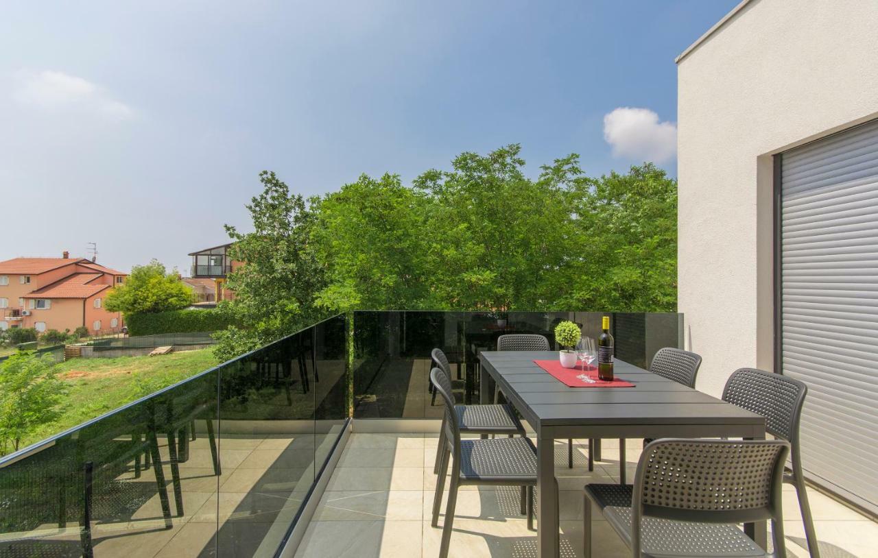 Apartment Lunne Новиград Екстериор снимка
