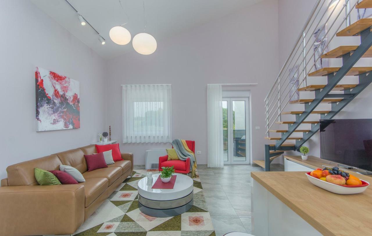 Apartment Lunne Новиград Екстериор снимка