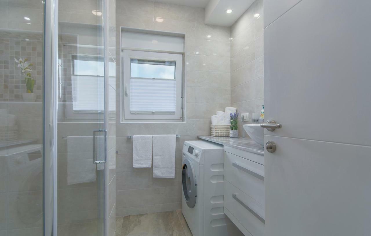 Apartment Lunne Новиград Екстериор снимка